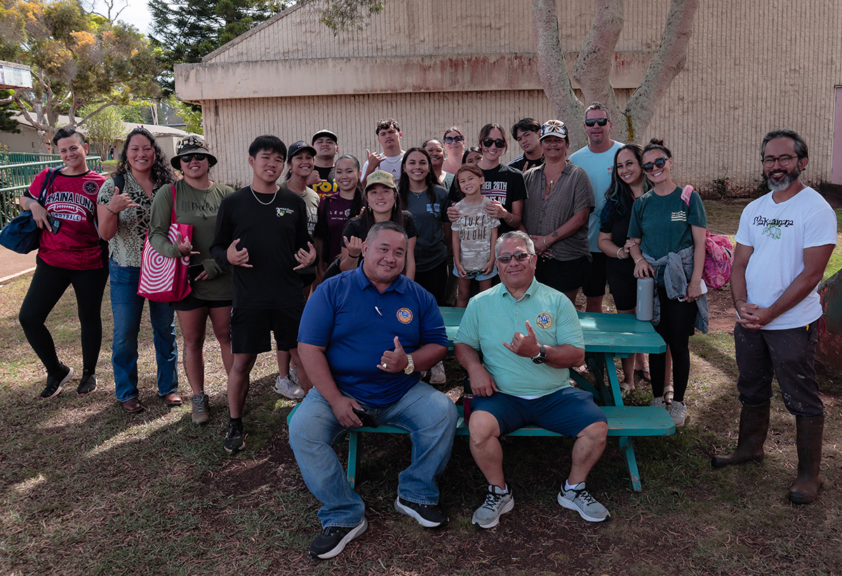 UH students learning about Hawaiʻi labor history during Ea Hawaiʻi Field School on Maui and Lānaʻi.